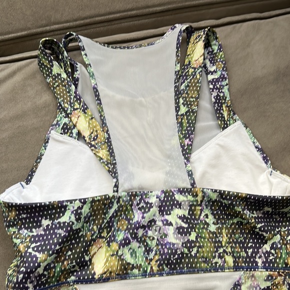 Lululemon top with mesh and built in bra 4 - Picture 3 of 4